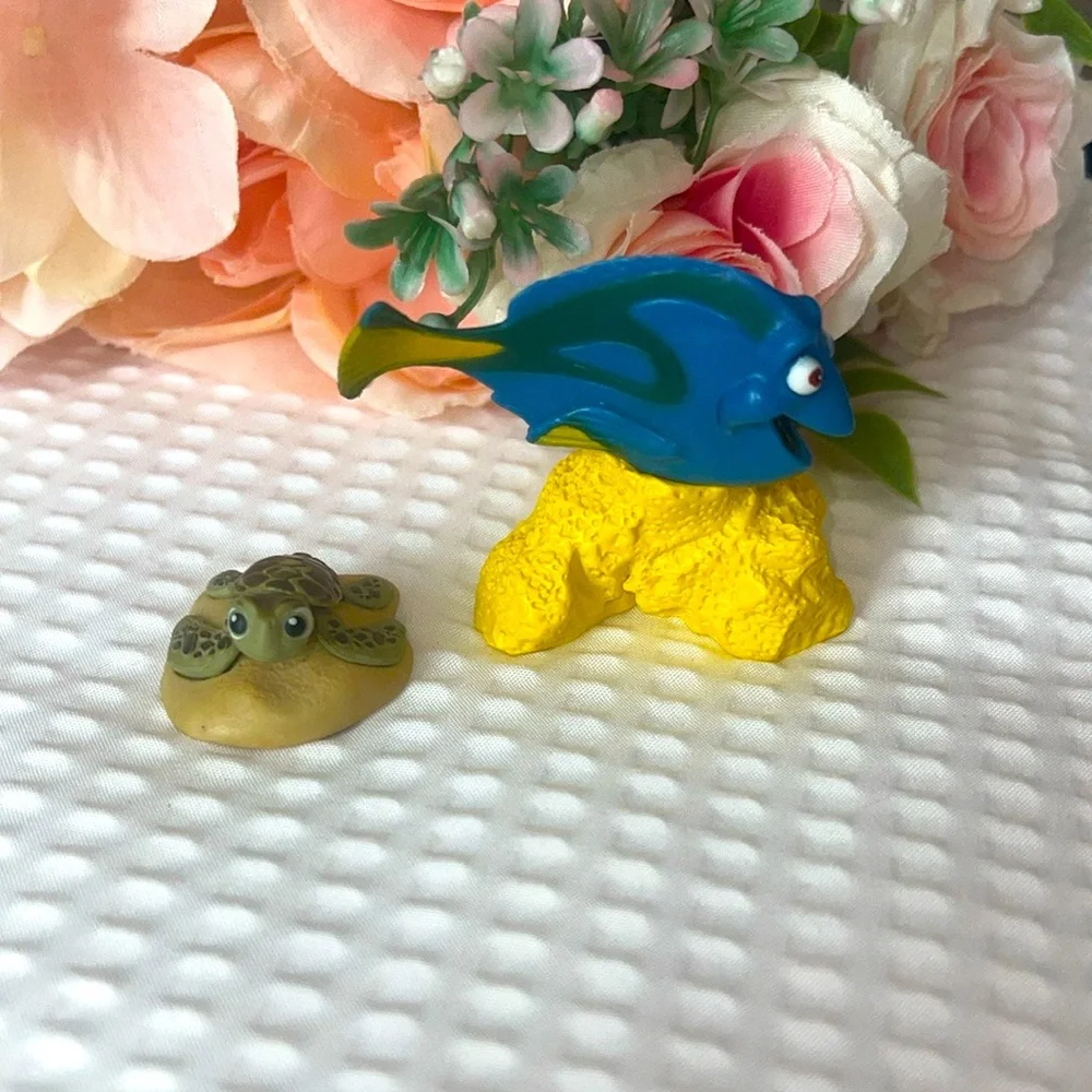 Disney Pixar Finding Nemo Dory Blue Fish Yellow Coral PVC Figure or Cake Topper